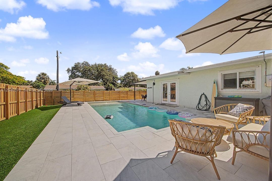 For Sale: $385,000 (3 beds, 2 baths, 1309 Square Feet)