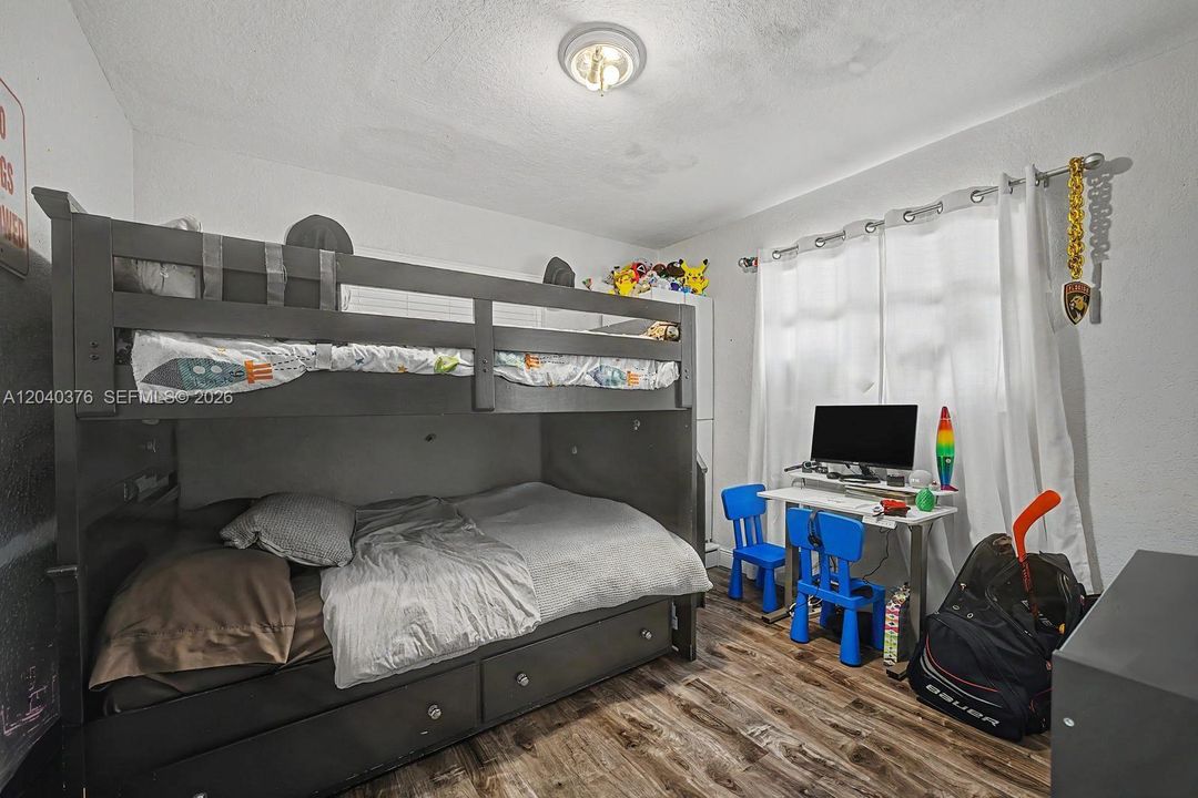 For Sale: $385,000 (3 beds, 2 baths, 1309 Square Feet)