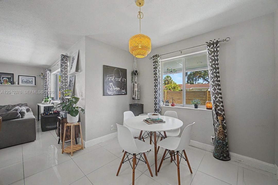 For Sale: $385,000 (3 beds, 2 baths, 1309 Square Feet)