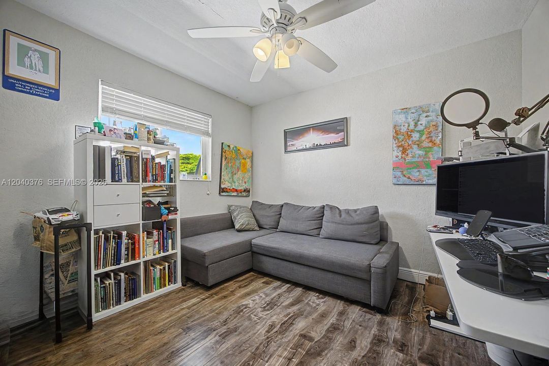 For Sale: $385,000 (3 beds, 2 baths, 1309 Square Feet)