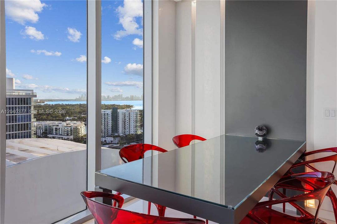 For Sale: $2,690,000 (2 beds, 2 baths, 1290 Square Feet)