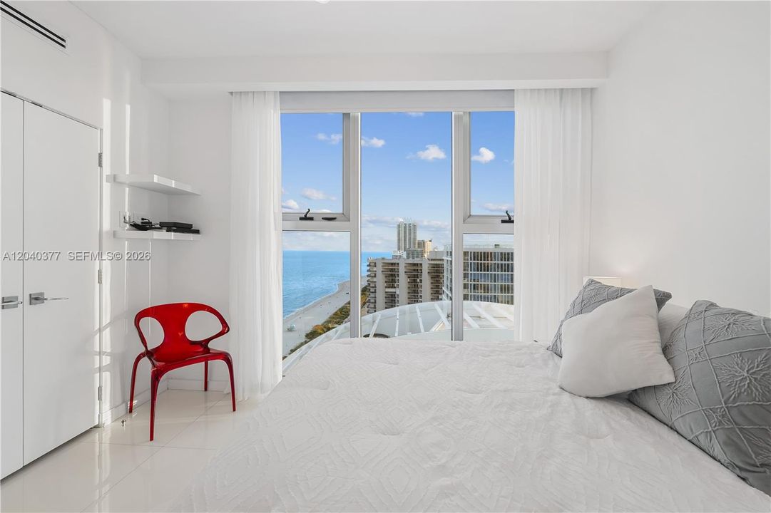 For Sale: $2,690,000 (2 beds, 2 baths, 1290 Square Feet)