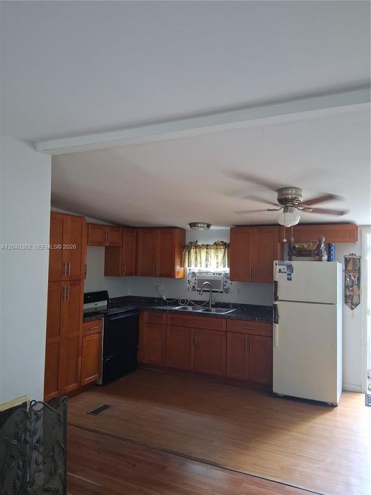 For Sale: $265,000 (2 beds, 2 baths, 960 Square Feet)