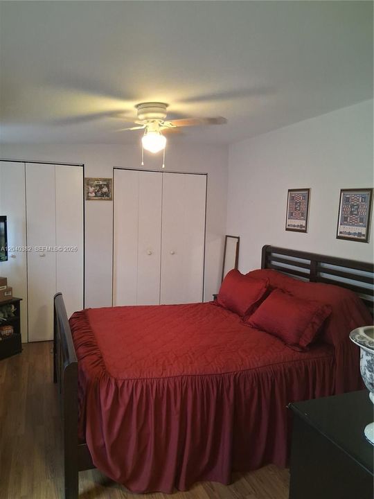 For Sale: $265,000 (2 beds, 2 baths, 960 Square Feet)