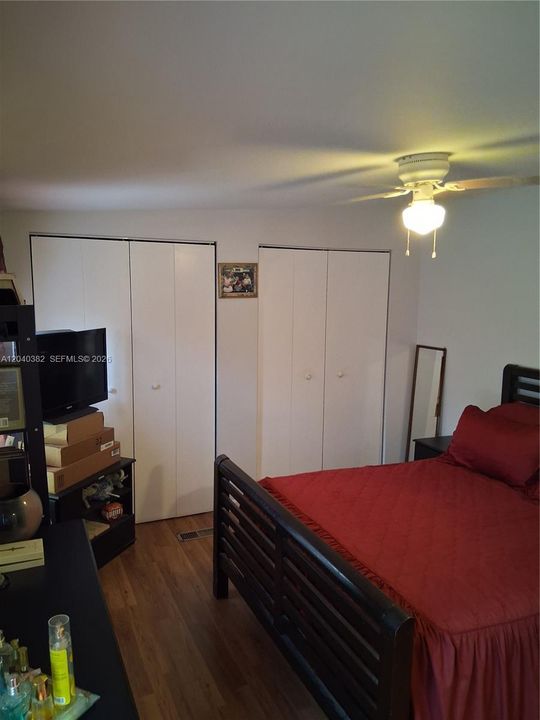 For Sale: $265,000 (2 beds, 2 baths, 960 Square Feet)