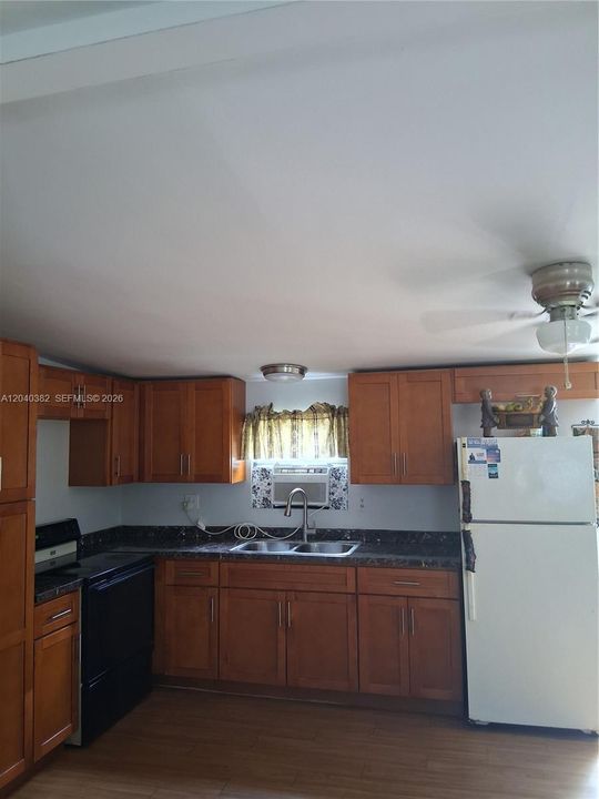 For Sale: $265,000 (2 beds, 2 baths, 960 Square Feet)
