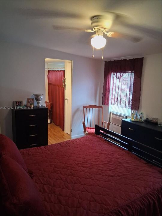 For Sale: $265,000 (2 beds, 2 baths, 960 Square Feet)