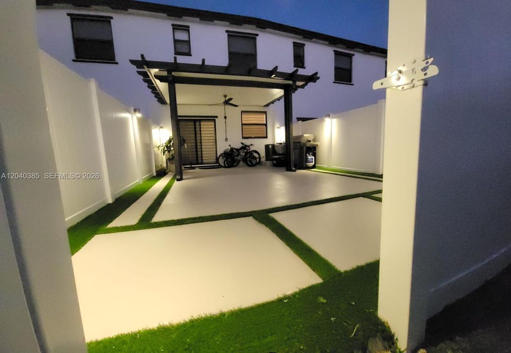 For Rent: $3,350 (3 beds, 3 baths, 1332 Square Feet)