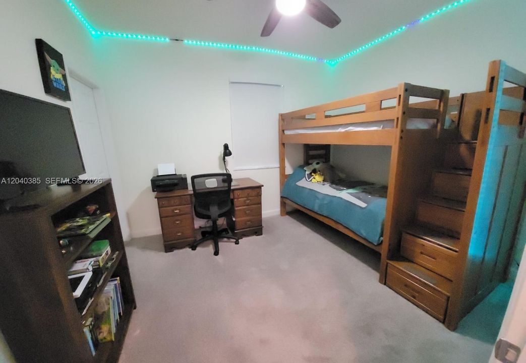 For Rent: $3,350 (3 beds, 3 baths, 1332 Square Feet)