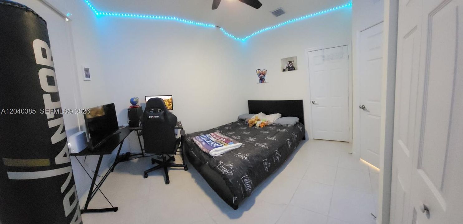 For Rent: $3,350 (3 beds, 3 baths, 1332 Square Feet)