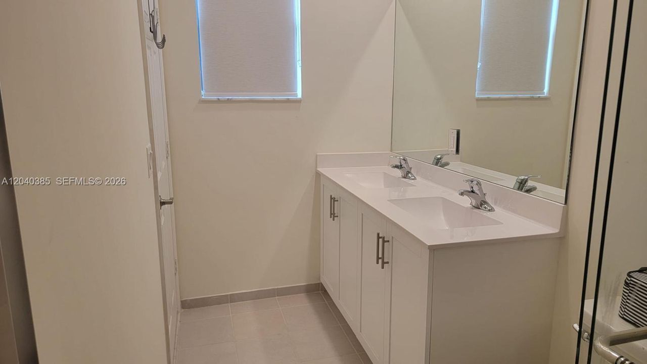 For Rent: $3,350 (3 beds, 3 baths, 1332 Square Feet)