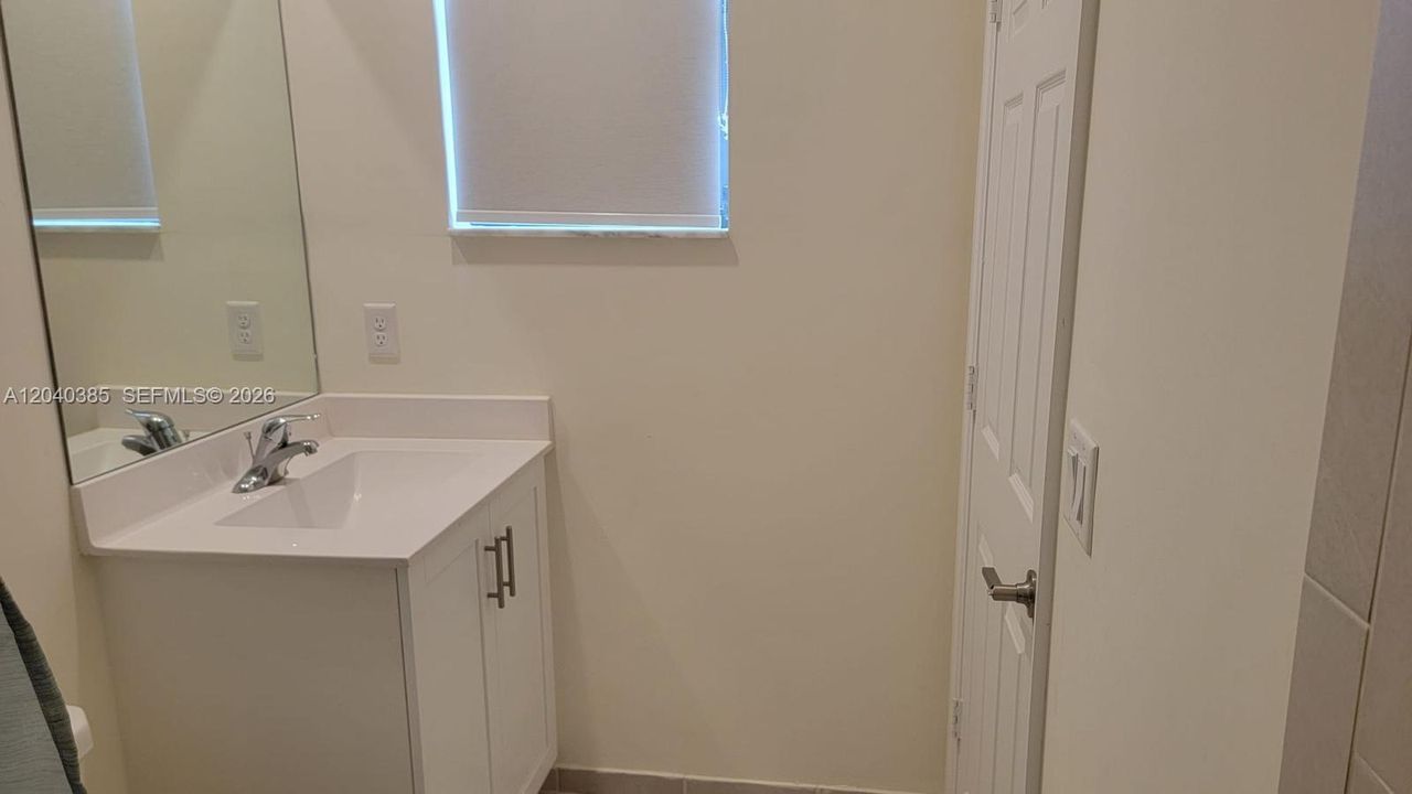 For Rent: $3,350 (3 beds, 3 baths, 1332 Square Feet)