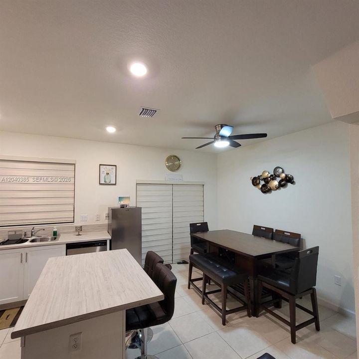 For Rent: $3,350 (3 beds, 3 baths, 1332 Square Feet)