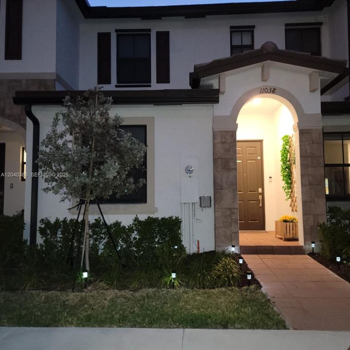 For Rent: $3,350 (3 beds, 3 baths, 1332 Square Feet)