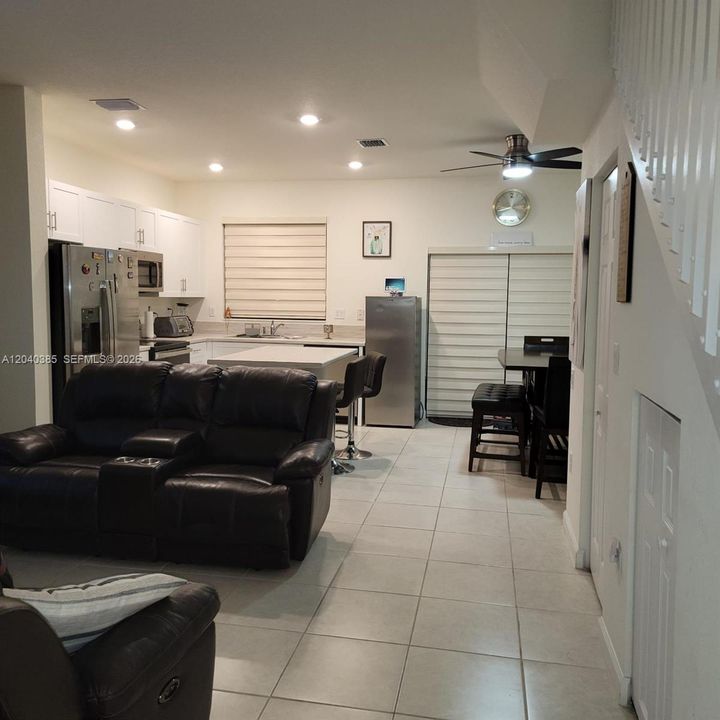 For Rent: $3,350 (3 beds, 3 baths, 1332 Square Feet)