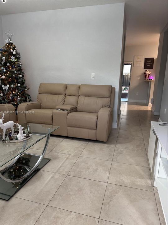 В аренду: $2,650 (3 спален, 2 ванн, 1368 Квадратных фут)