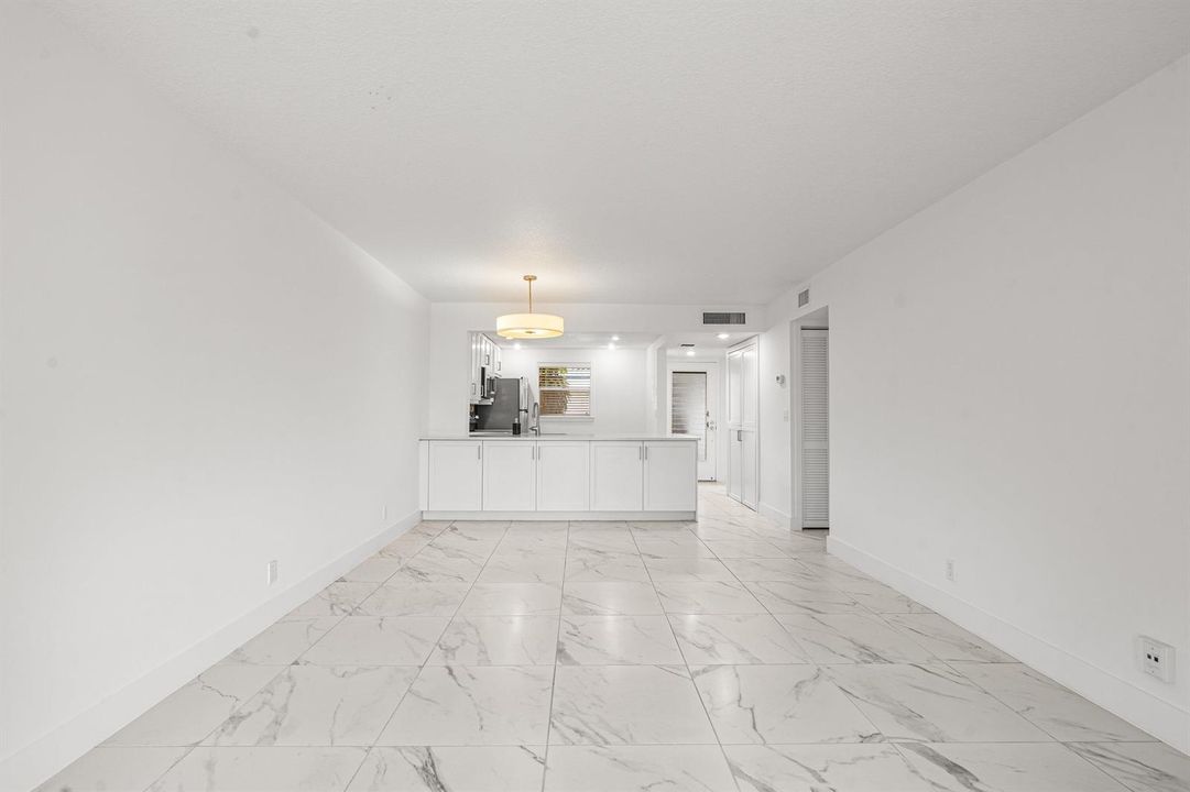 011-3090HolidaySpringsBoulevard-109-Marg