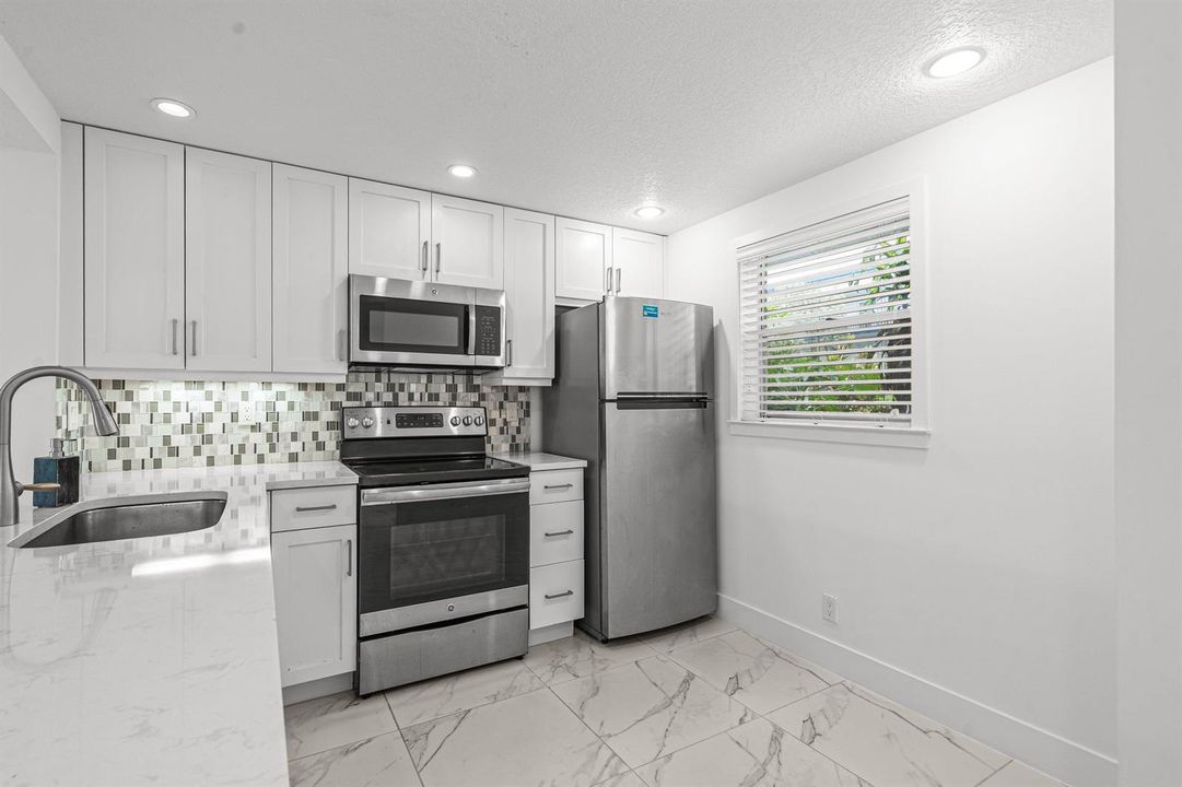 004-3090HolidaySpringsBoulevard-109-Marg