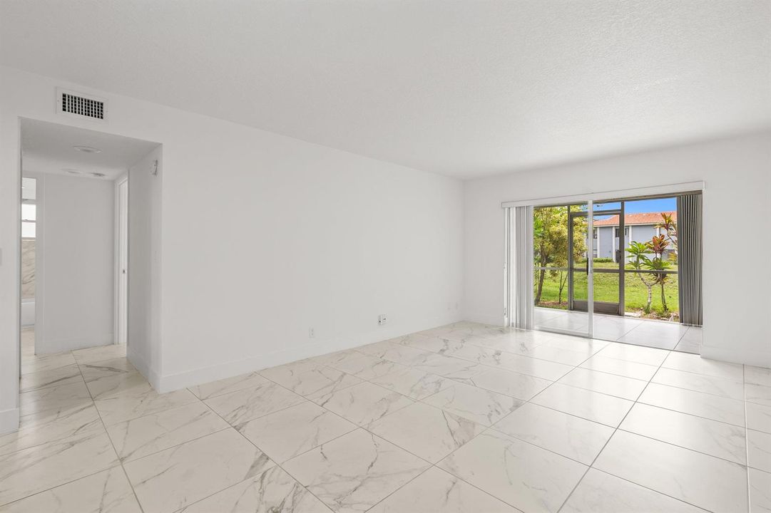 012-3090HolidaySpringsBoulevard-109-Marg