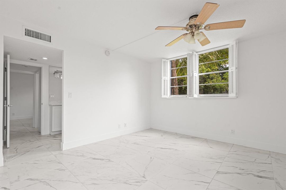 019-3090HolidaySpringsBoulevard-109-Marg