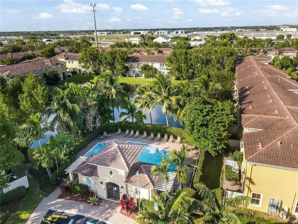 poolclubhouse