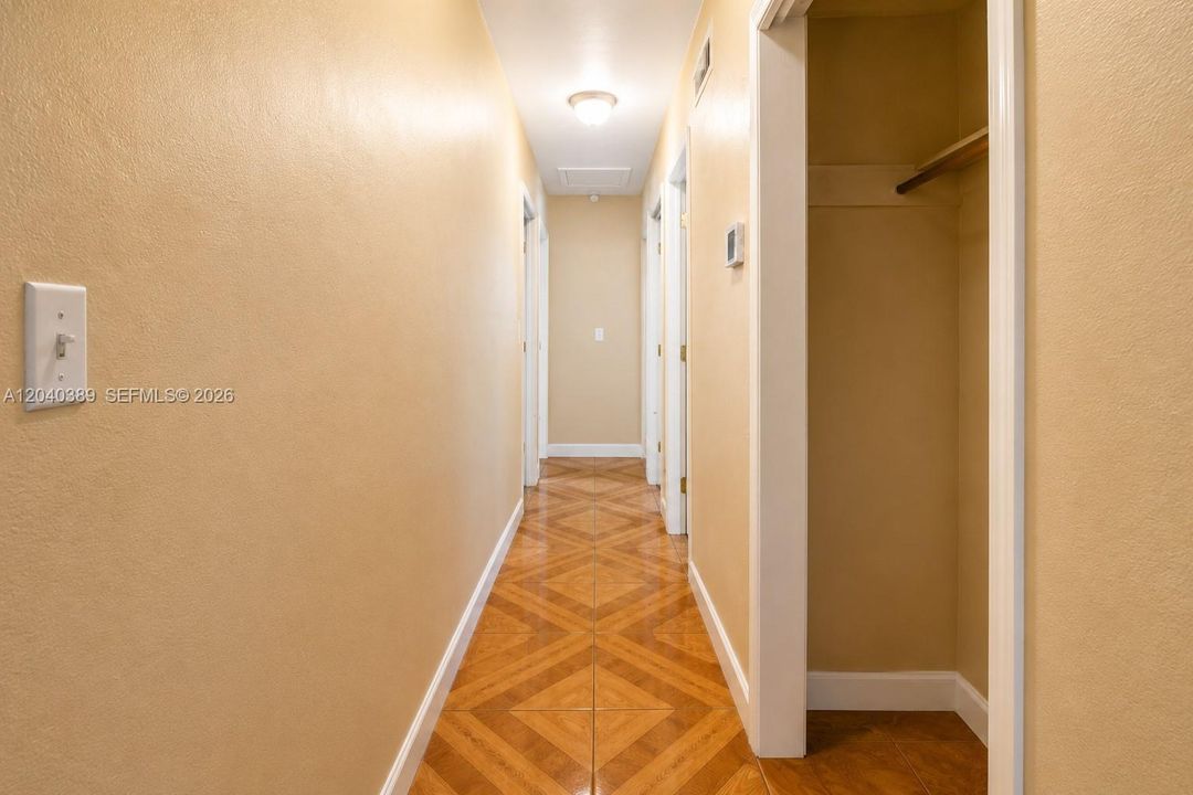 En Venta: $315,000 (3 camas, 1 baños, 988 Pies cuadrados)