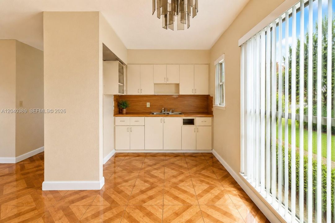 En Venta: $315,000 (3 camas, 1 baños, 988 Pies cuadrados)