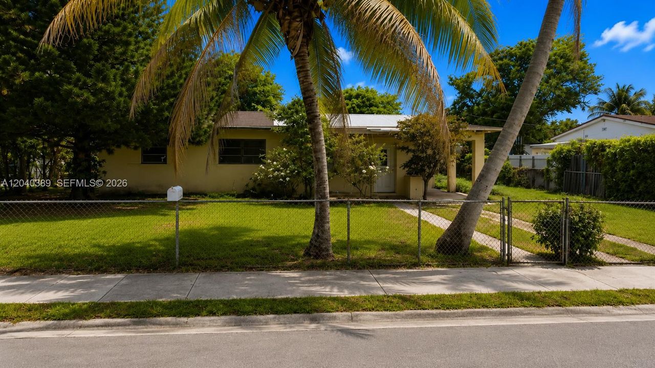 En Venta: $315,000 (3 camas, 1 baños, 988 Pies cuadrados)