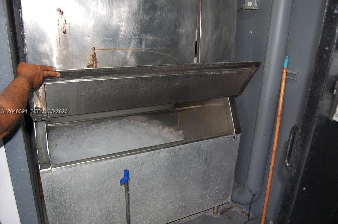ice maker