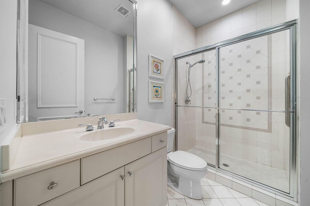 6411 Bathroom 4