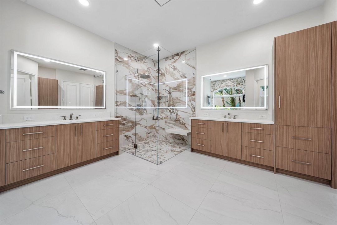 6411 Primary bath 2