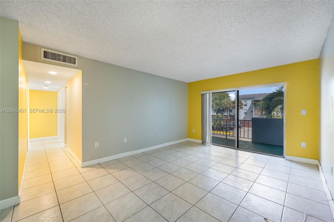 For Rent: $2,200 (2 beds, 2 baths, 904 Square Feet)