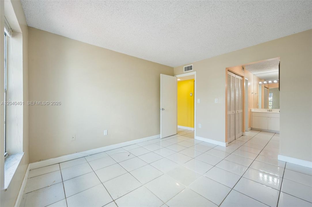 For Rent: $2,200 (2 beds, 2 baths, 904 Square Feet)