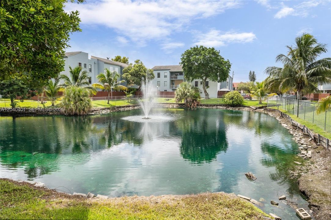 For Rent: $2,200 (2 beds, 2 baths, 904 Square Feet)