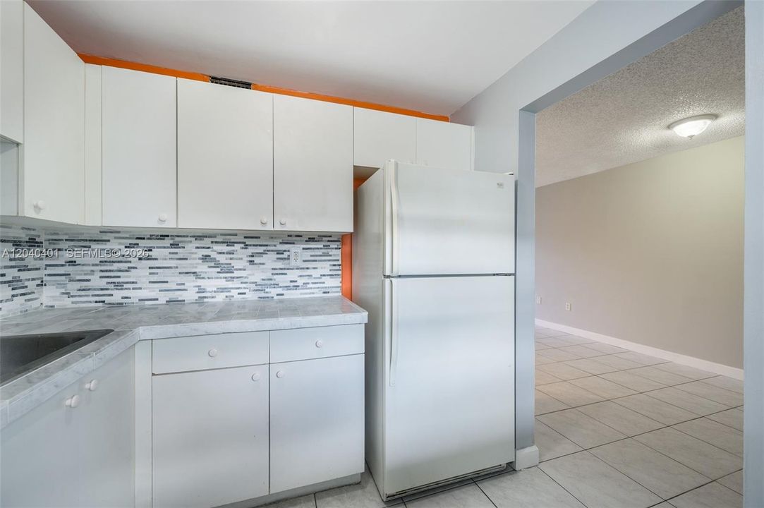For Rent: $2,200 (2 beds, 2 baths, 904 Square Feet)