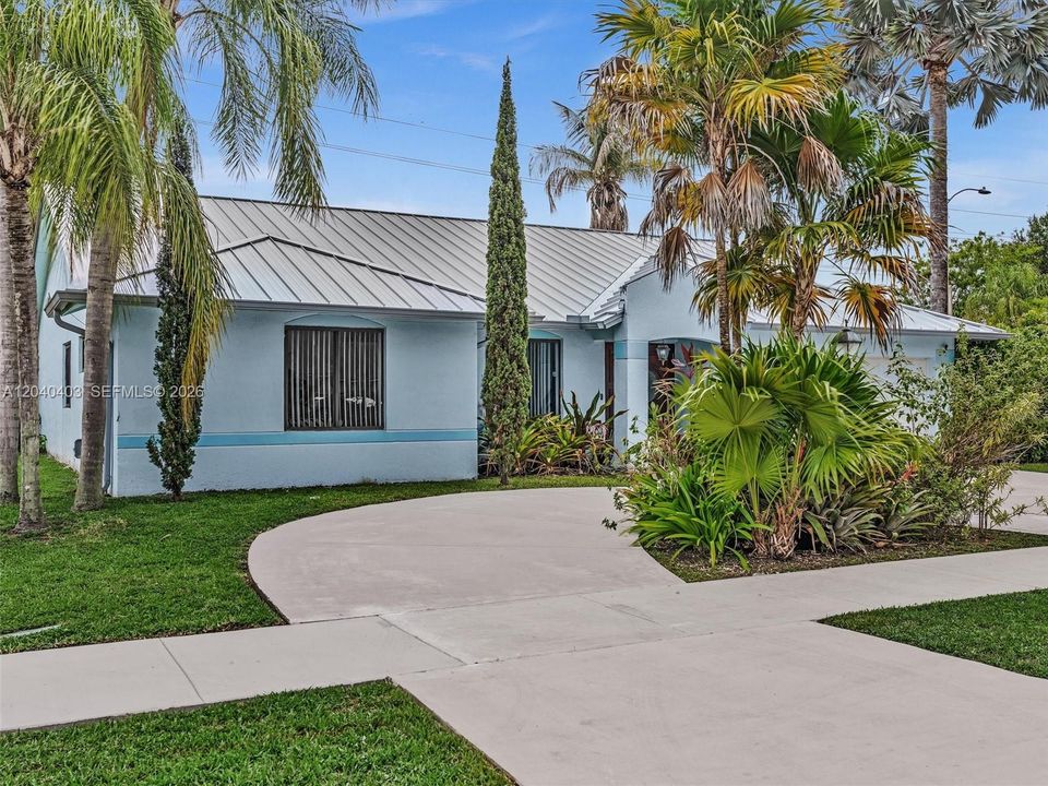 For Sale: $780,990 (3 beds, 2 baths, 2105 Square Feet)