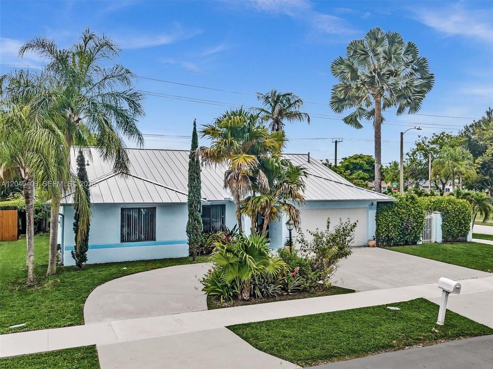 For Sale: $780,990 (3 beds, 2 baths, 2105 Square Feet)