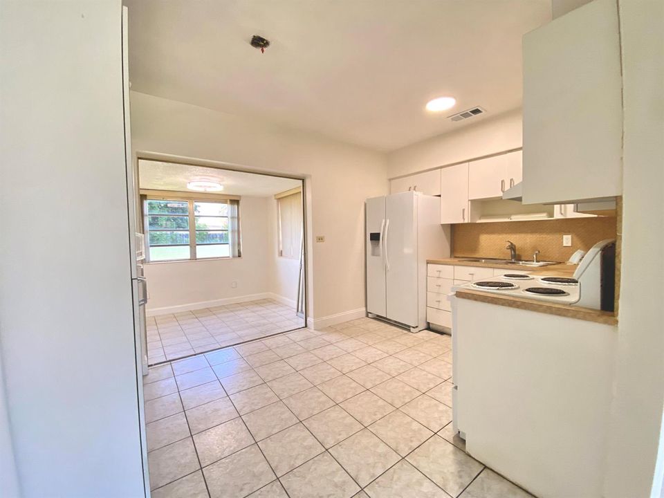 6751 liberty st Kitchen