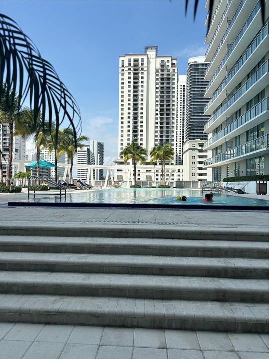 For Rent: $3,900 (2 beds, 2 baths, 1013 Square Feet)