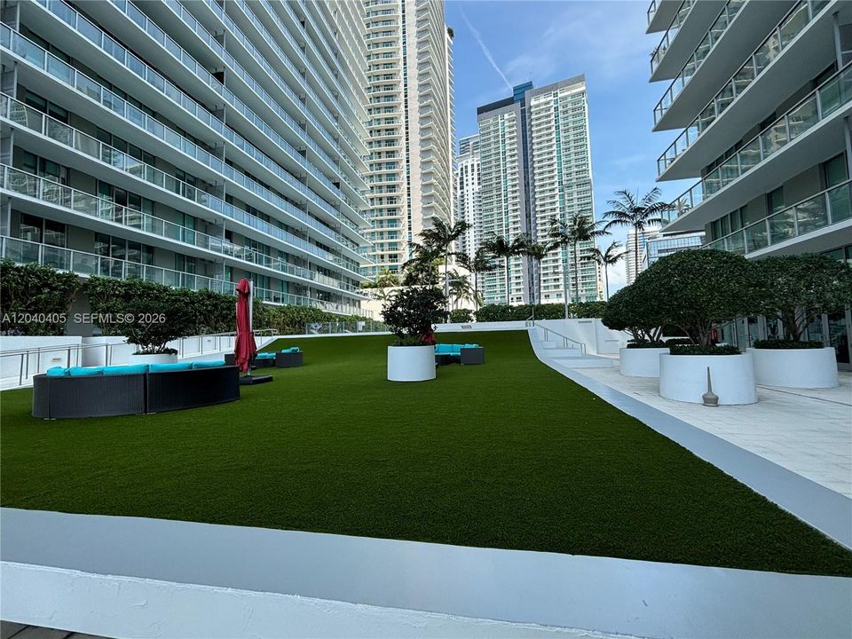 For Rent: $3,900 (2 beds, 2 baths, 1013 Square Feet)