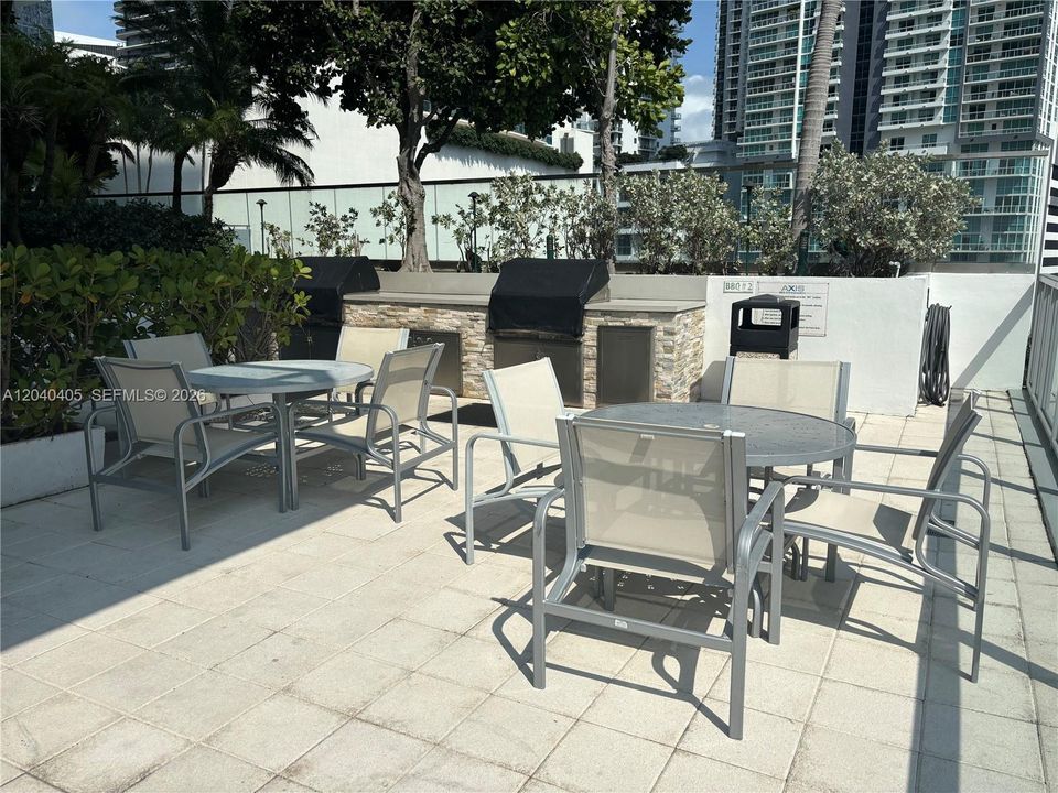 For Rent: $3,900 (2 beds, 2 baths, 1013 Square Feet)