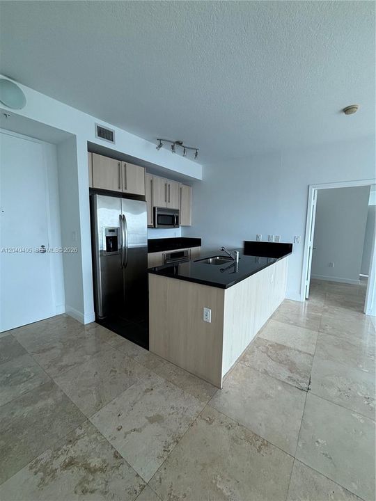 For Rent: $3,900 (2 beds, 2 baths, 1013 Square Feet)