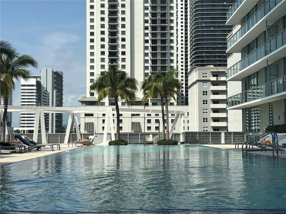 For Rent: $3,900 (2 beds, 2 baths, 1013 Square Feet)