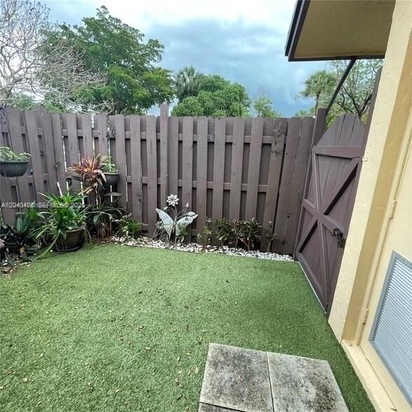 Front fenced yard