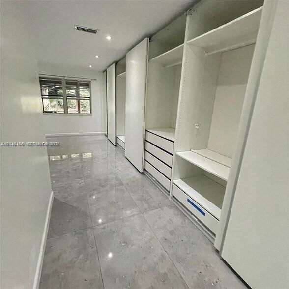 Close Primary bedroom