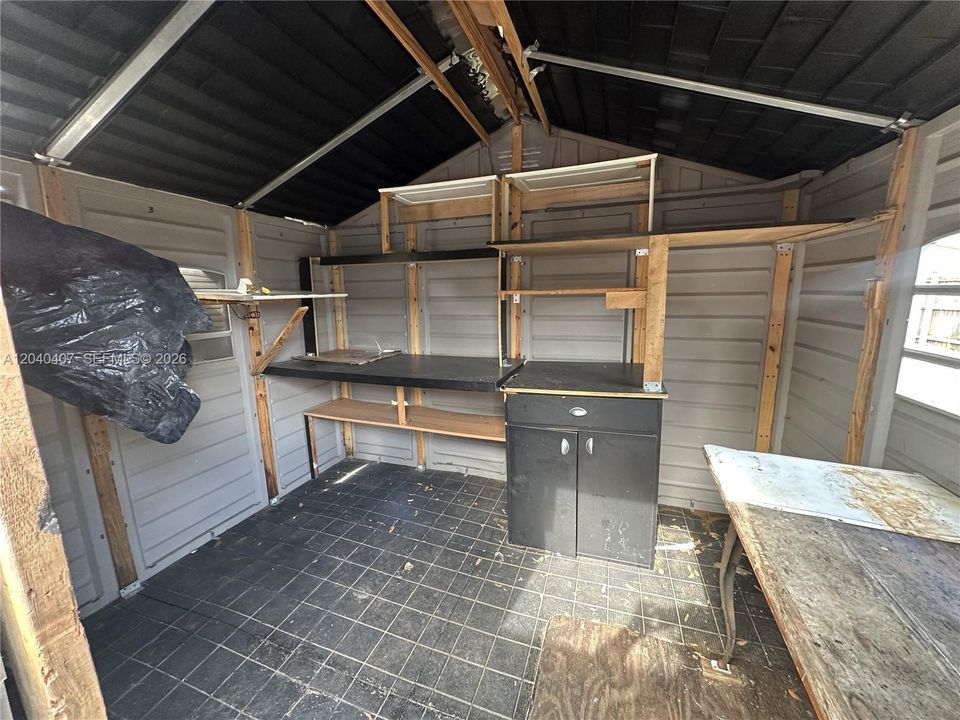 For Rent: $2,400 (2 beds, 1 baths, 729 Square Feet)