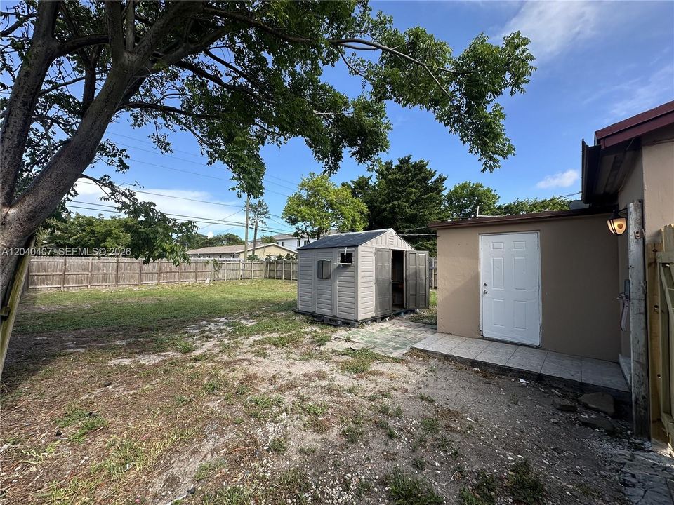 For Rent: $2,400 (2 beds, 1 baths, 729 Square Feet)