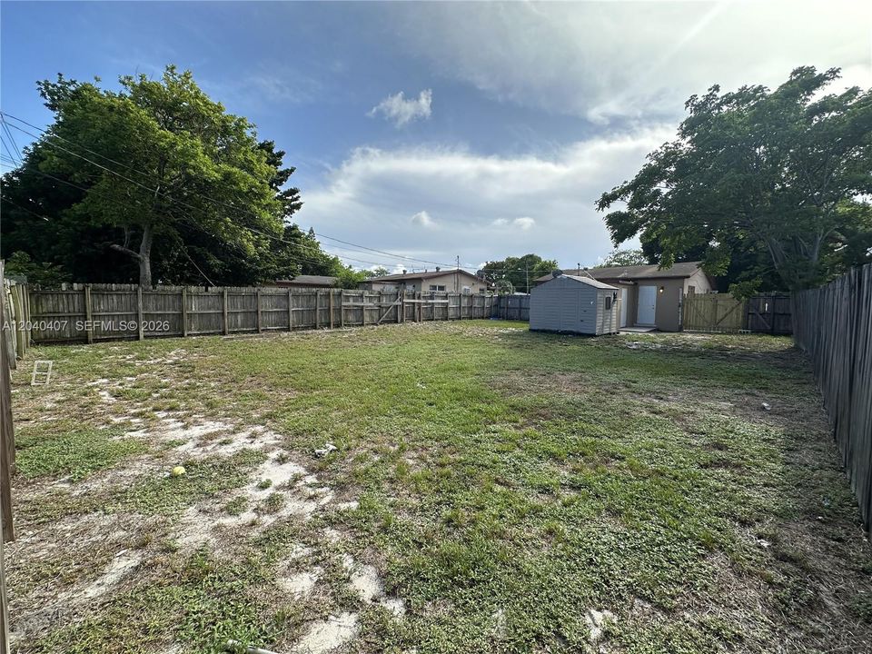 For Rent: $2,400 (2 beds, 1 baths, 729 Square Feet)