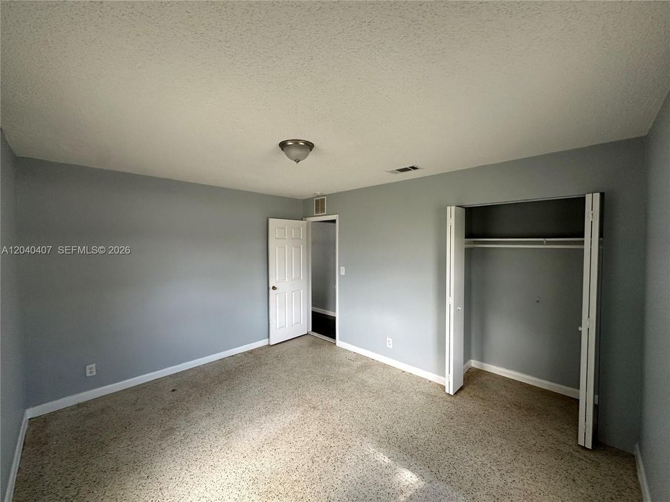 For Rent: $2,400 (2 beds, 1 baths, 729 Square Feet)