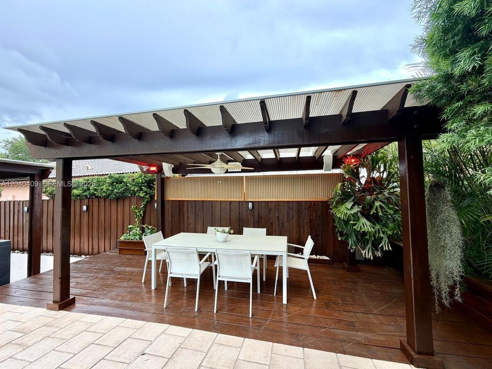For Sale: $1,230,000 (5 beds, 3 baths, 2372 Square Feet)